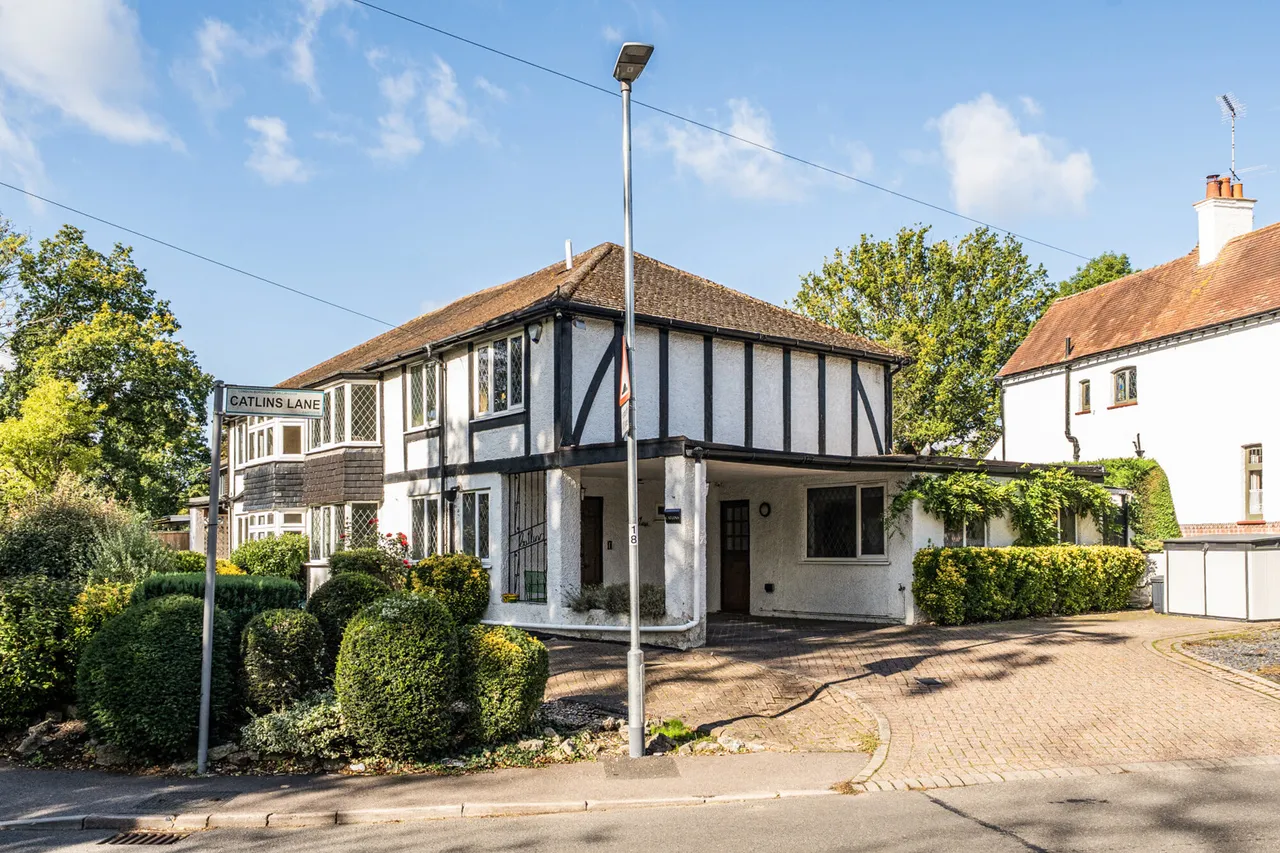 4 bed house for sale, High Road, Eastcote, HA5