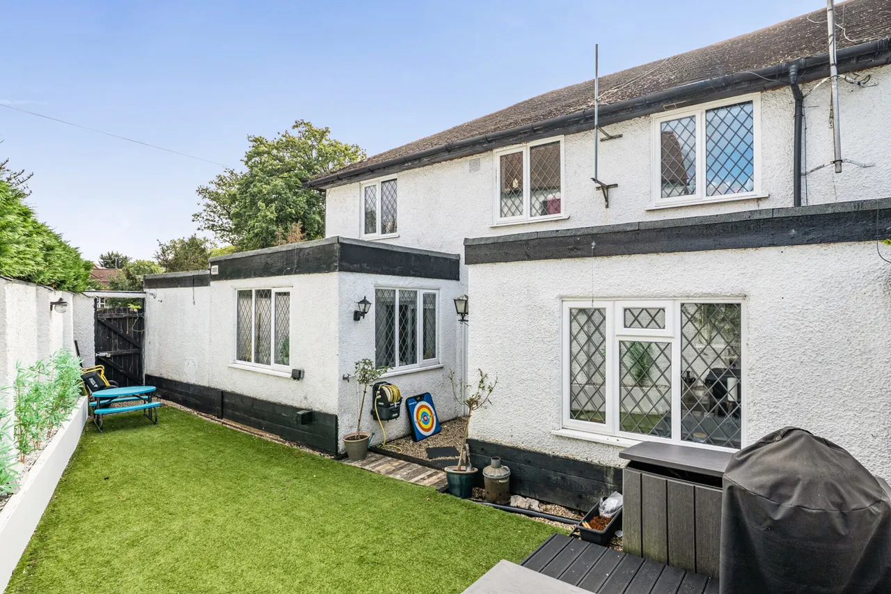 High Road, Eastcote, HA5, photo 10