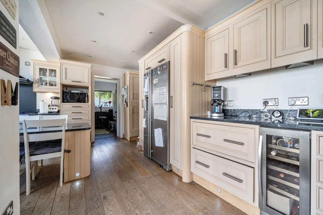 High Road, Eastcote, HA5, photo 16