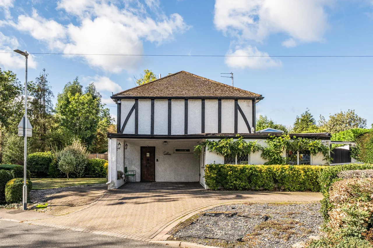 High Road, Eastcote, HA5, photo 24