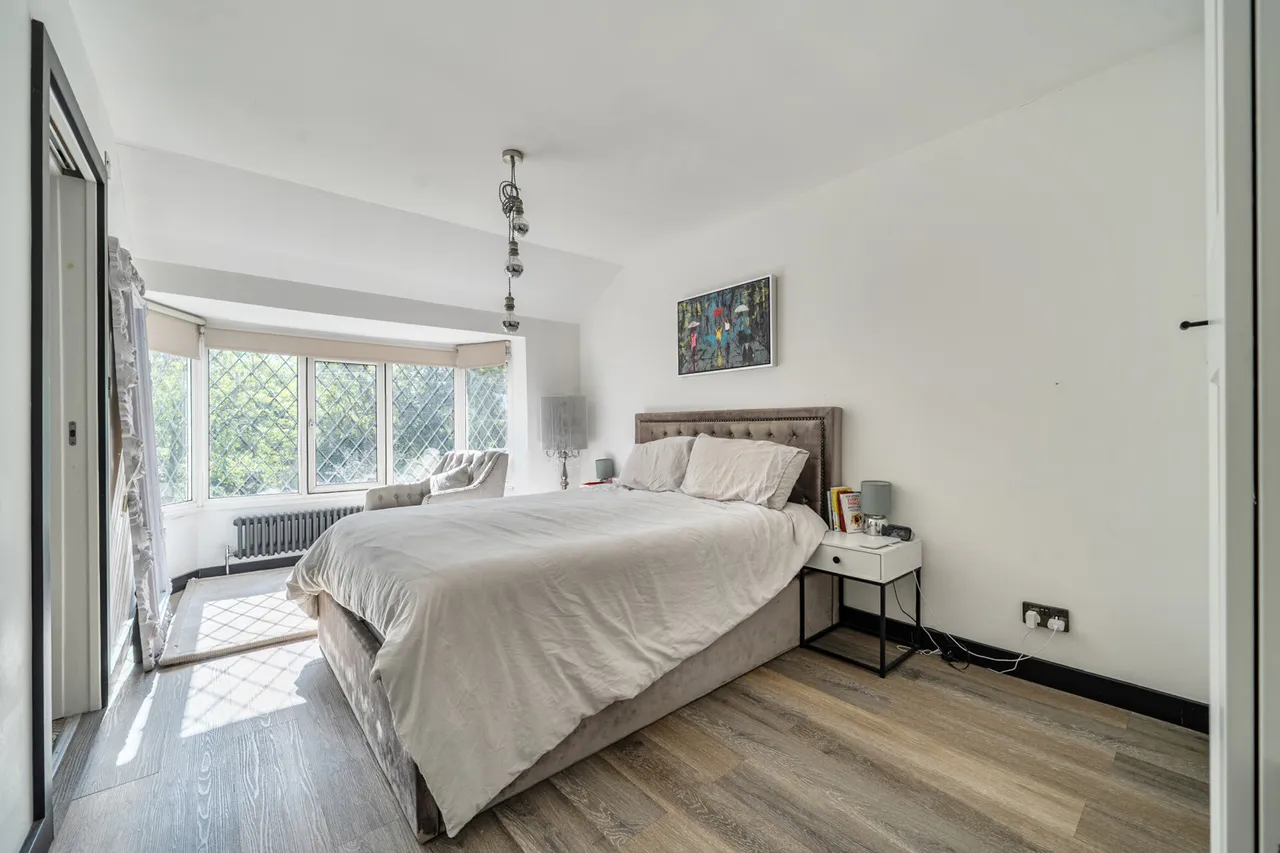 High Road, Eastcote, HA5, photo 6