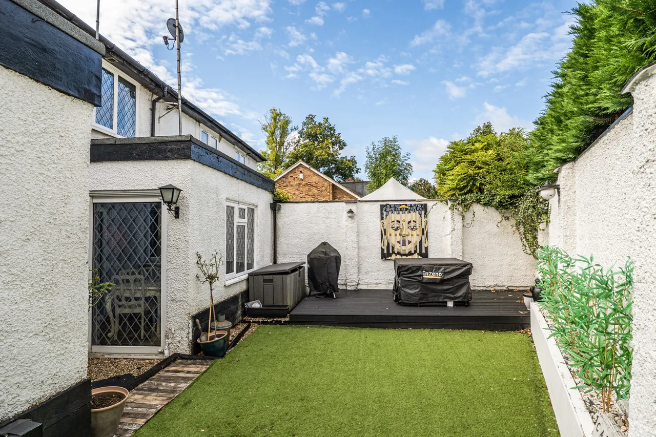 High Road, Eastcote, HA5, photo 11