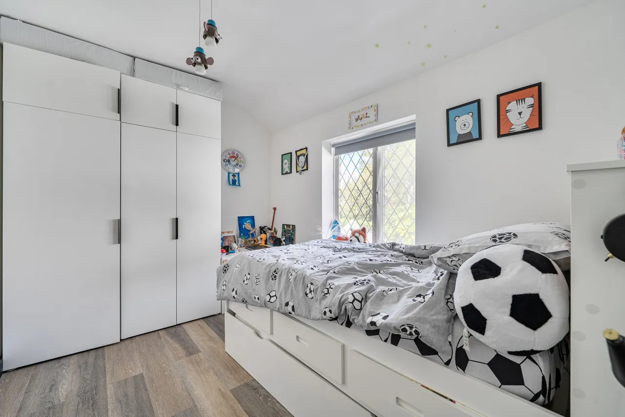 High Road, Eastcote, HA5, photo 20