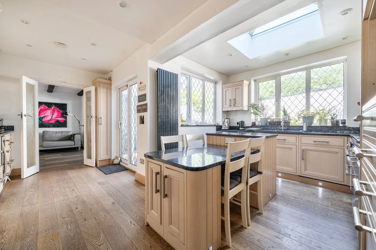 High Road, Eastcote, HA5, photo 18