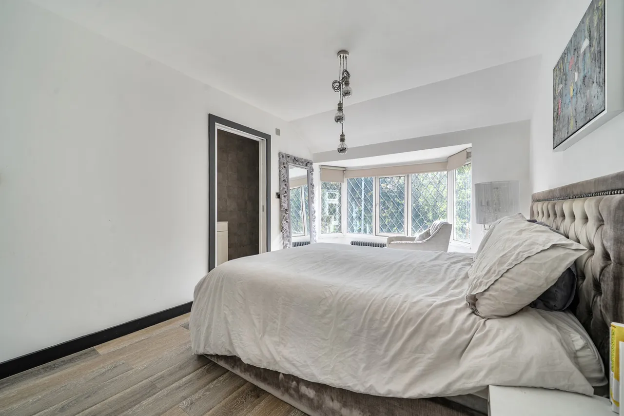 High Road, Eastcote, HA5, photo 19