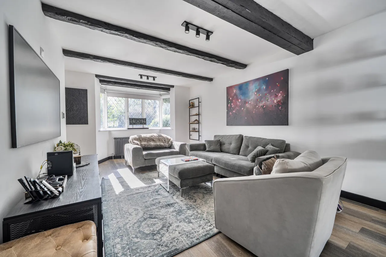 High Road, Eastcote, HA5, photo 2