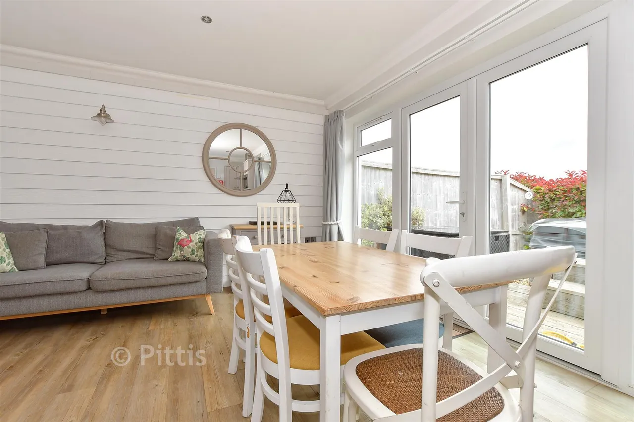Fort Warden Road, Totland Bay, PO39, photo 10