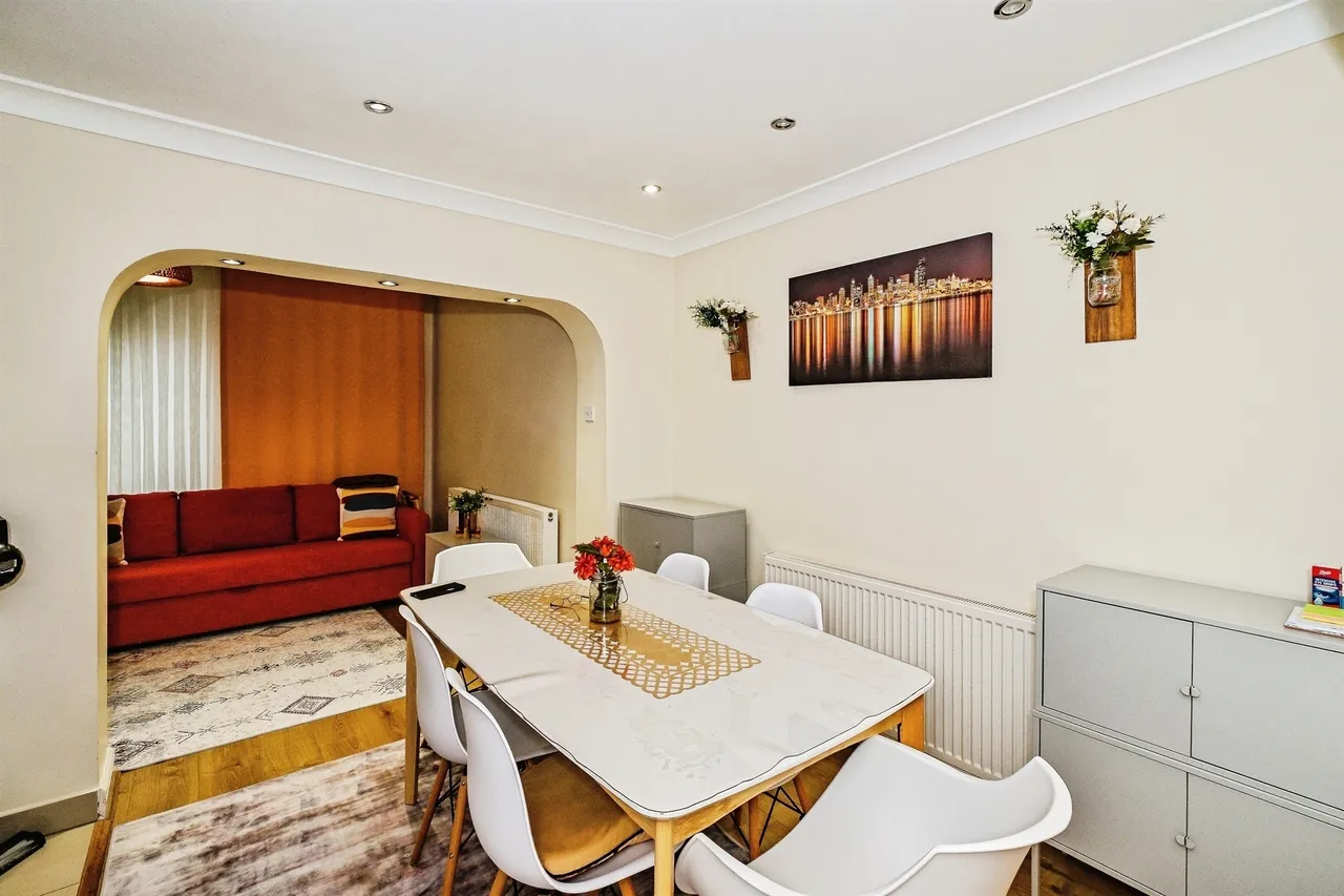 Larkfield Close, Lancing, BN15, photo 5