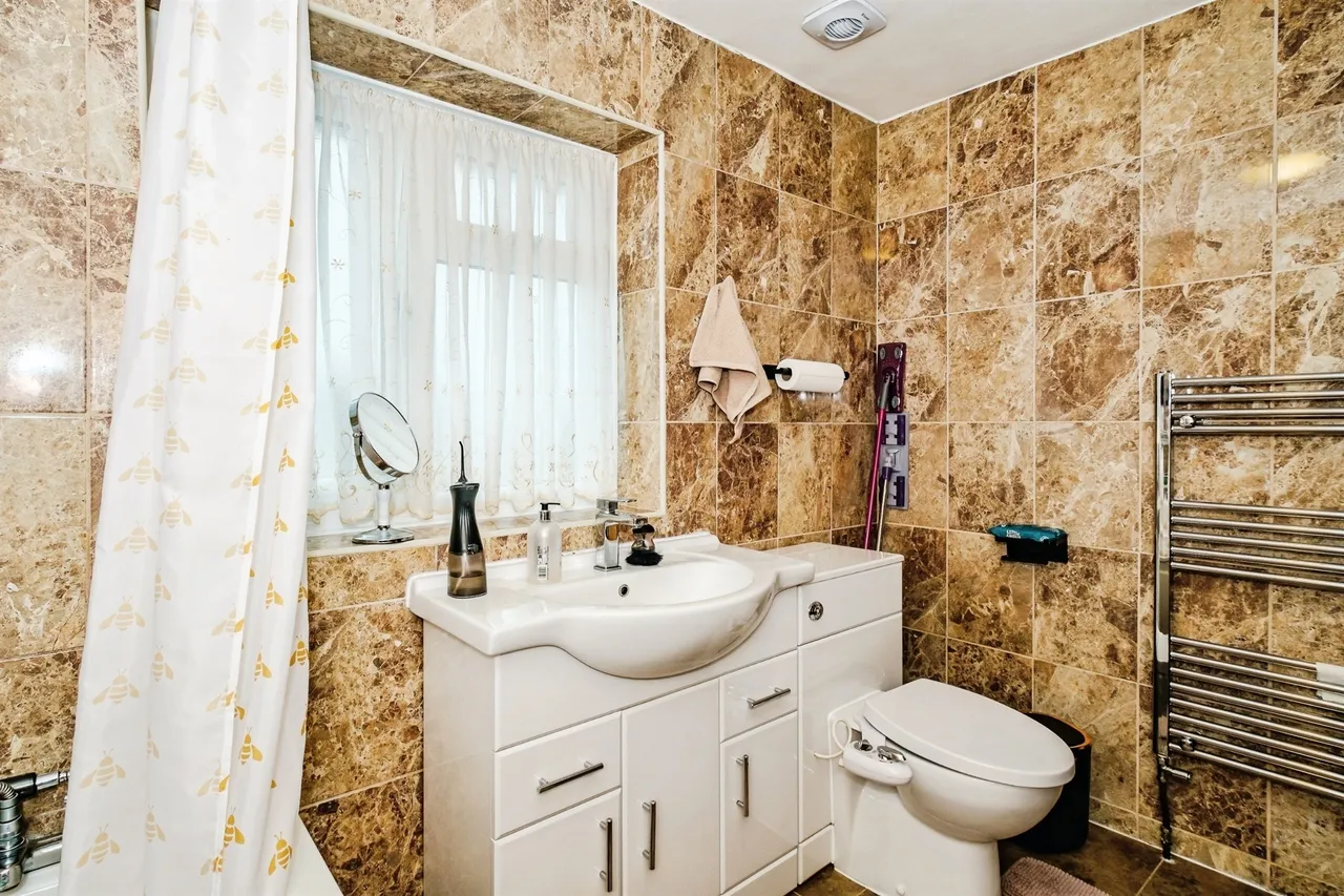 Larkfield Close, Lancing, BN15, photo 18
