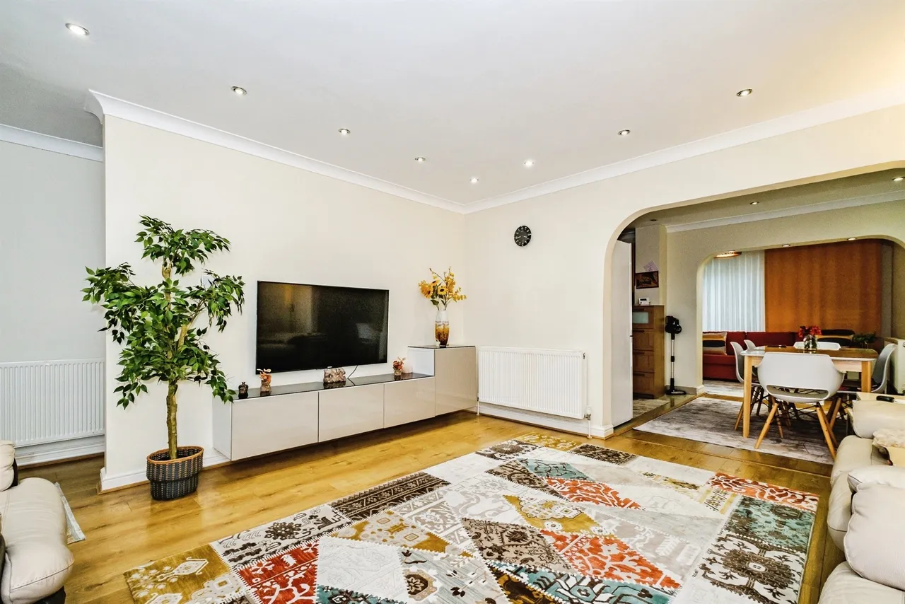 Larkfield Close, Lancing, BN15, photo 3