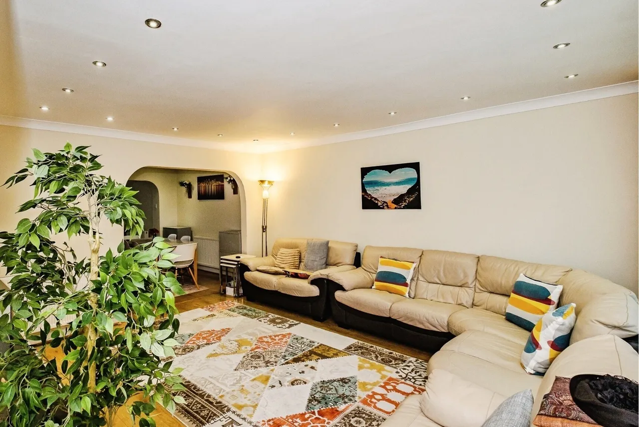 Larkfield Close, Lancing, BN15, photo 2