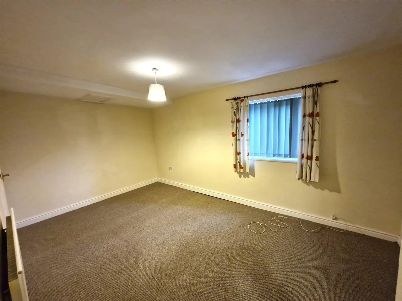 Lowes Wong, Southwell, photo 4