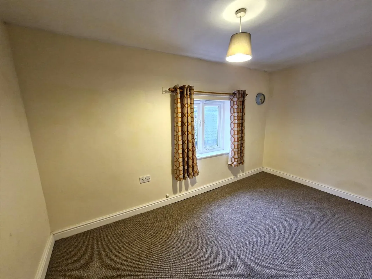 Lowes Wong, Southwell, photo 5