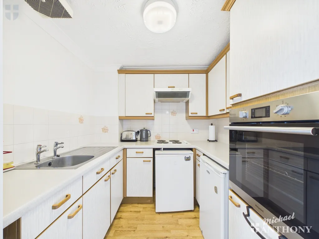 Sycamore Court, Willow Road, Aylesbury, HP19 9SZ, photo 4