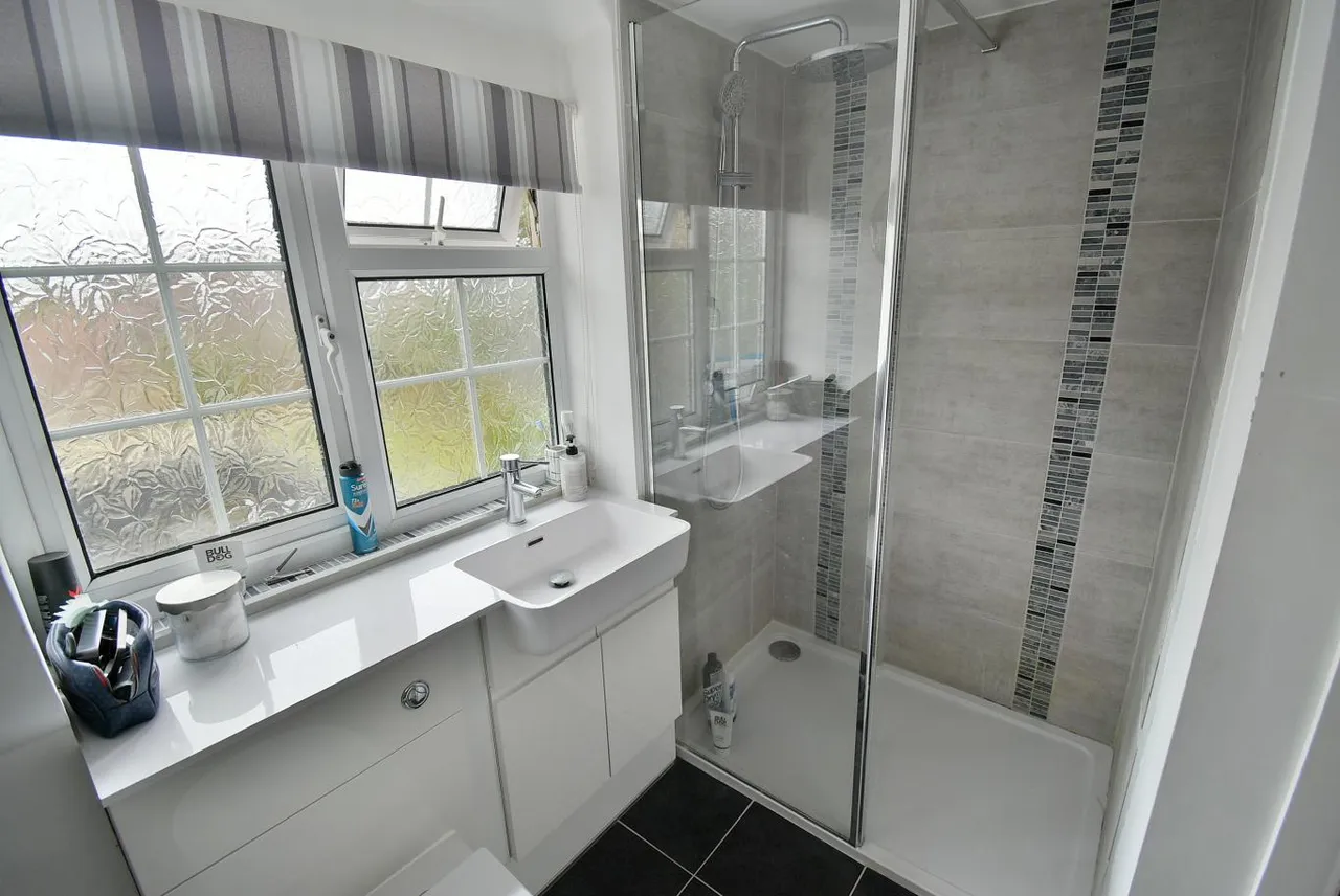 Fernlea Close, BH22, photo 17