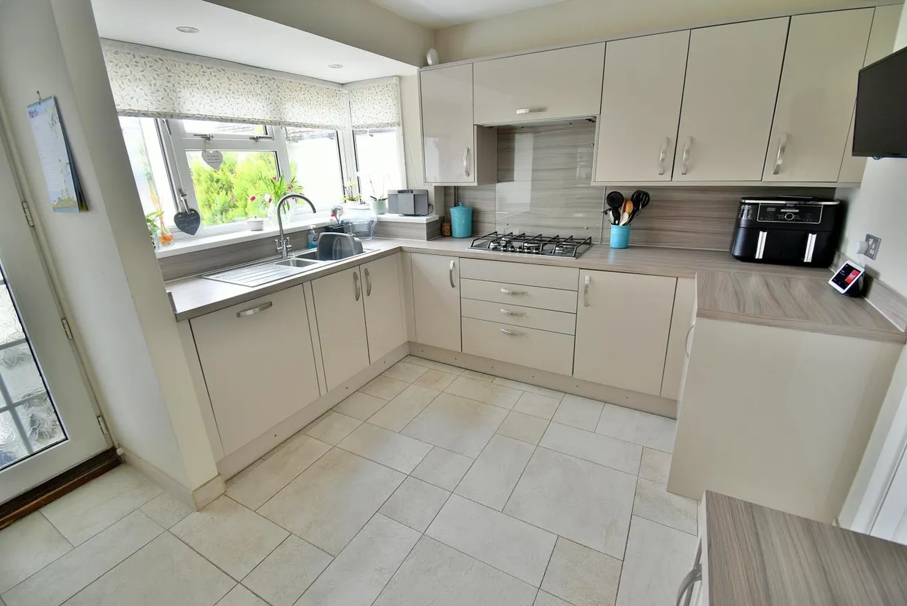 Fernlea Close, BH22, photo 5