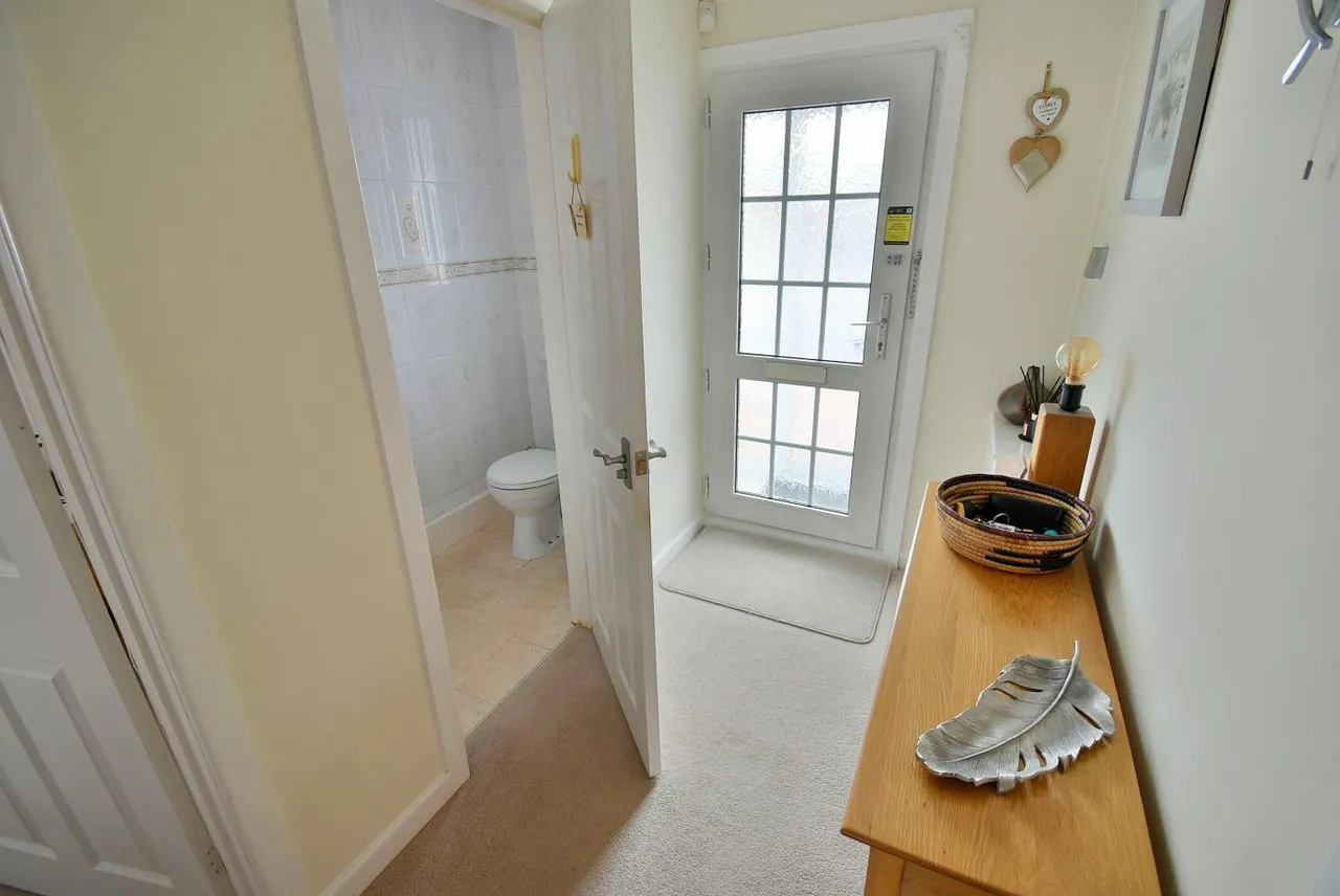 Fernlea Close, BH22, photo 13