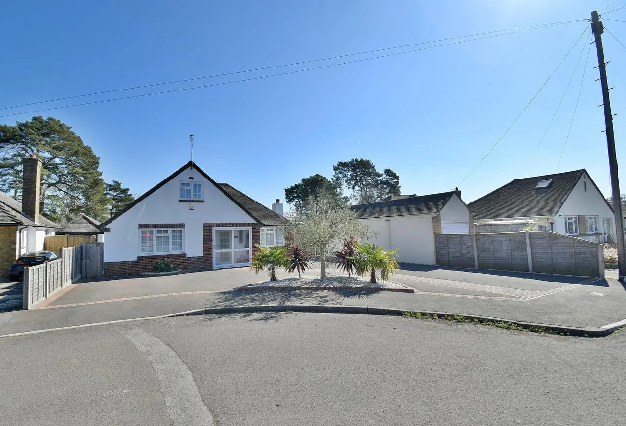 Fernlea Close, BH22, photo 21