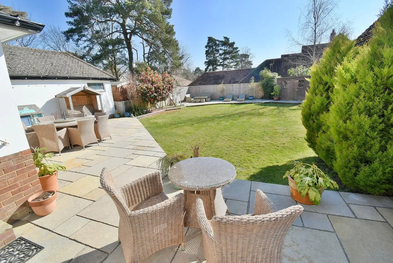 Fernlea Close, BH22, photo 19