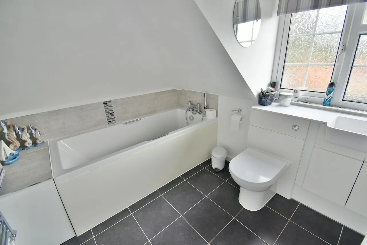 Fernlea Close, BH22, photo 18