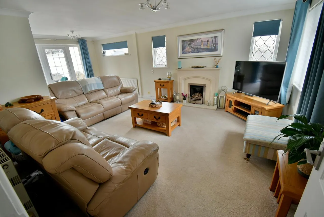 Fernlea Close, BH22, photo 4