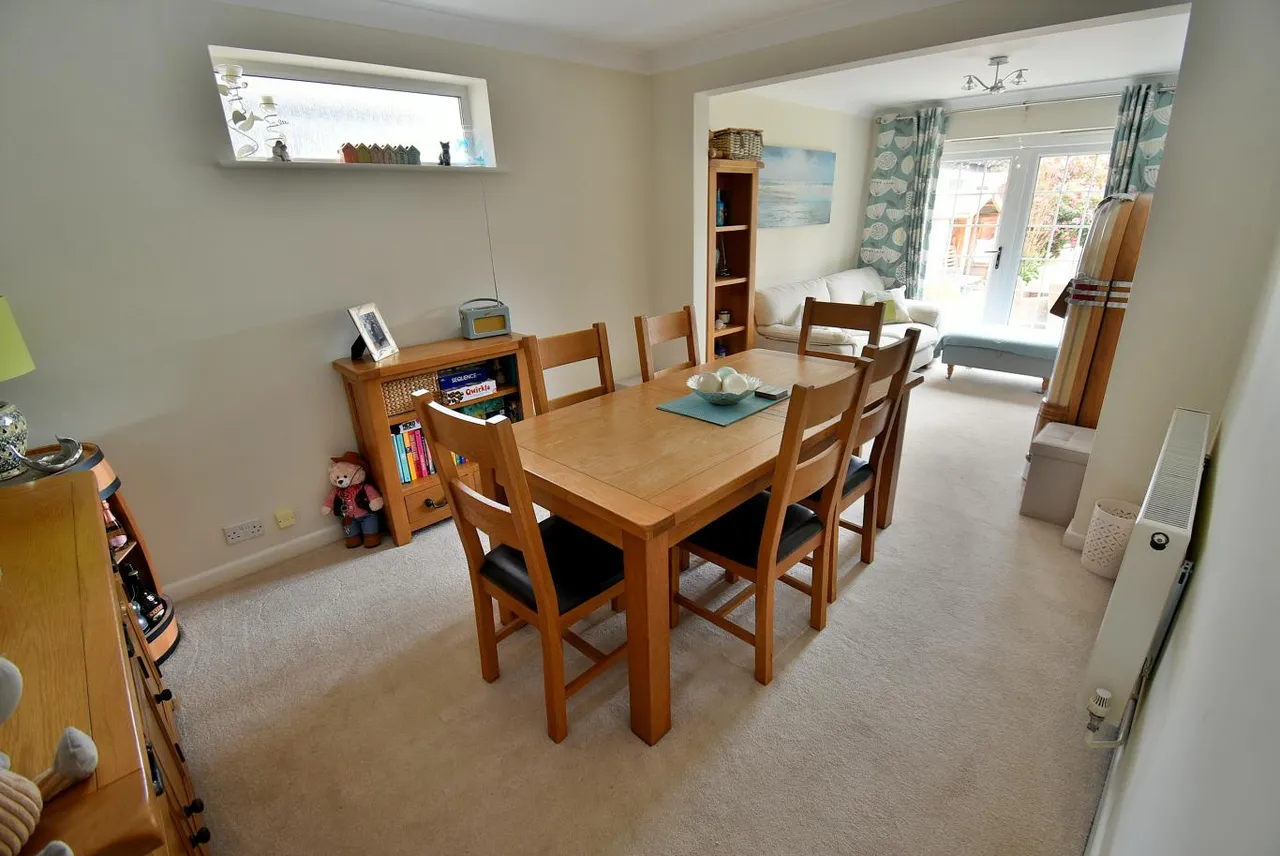 Fernlea Close, BH22, photo 8