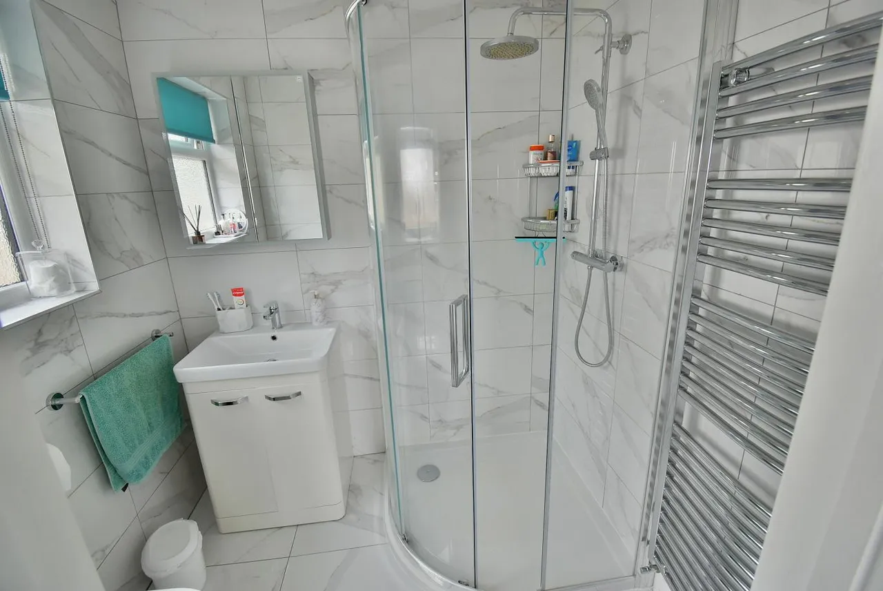 Fernlea Close, BH22, photo 12