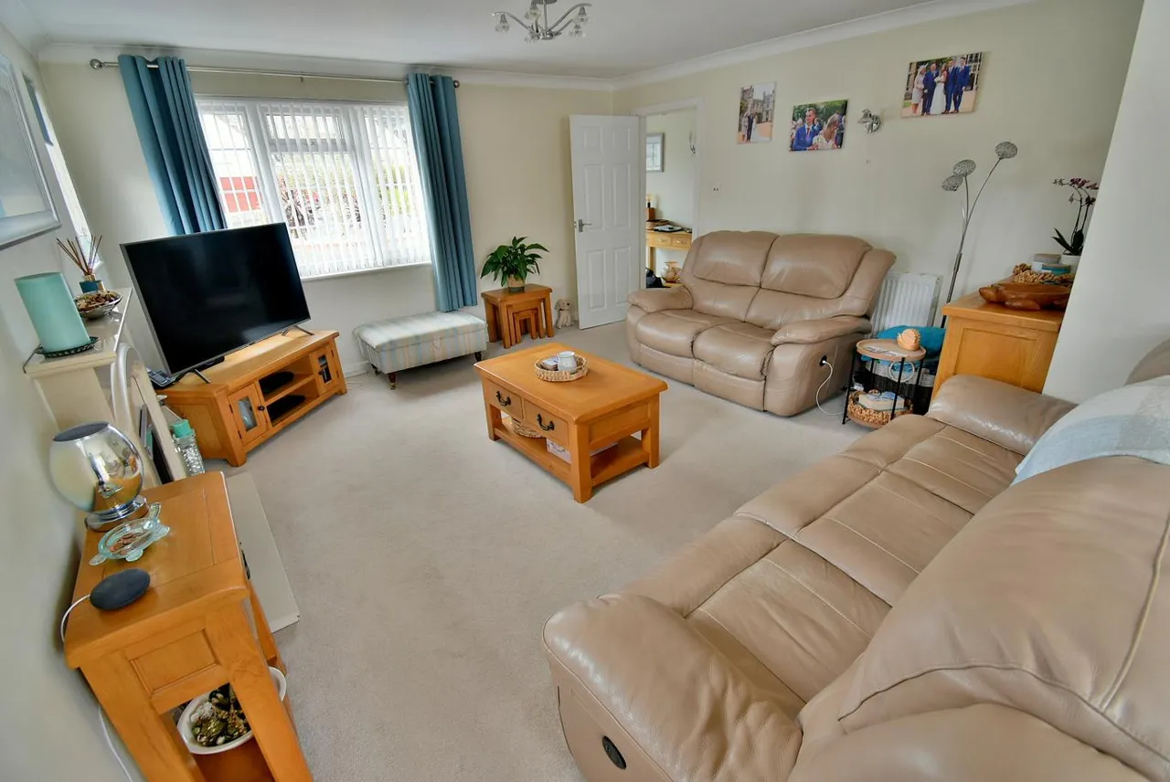 Fernlea Close, BH22, photo 7