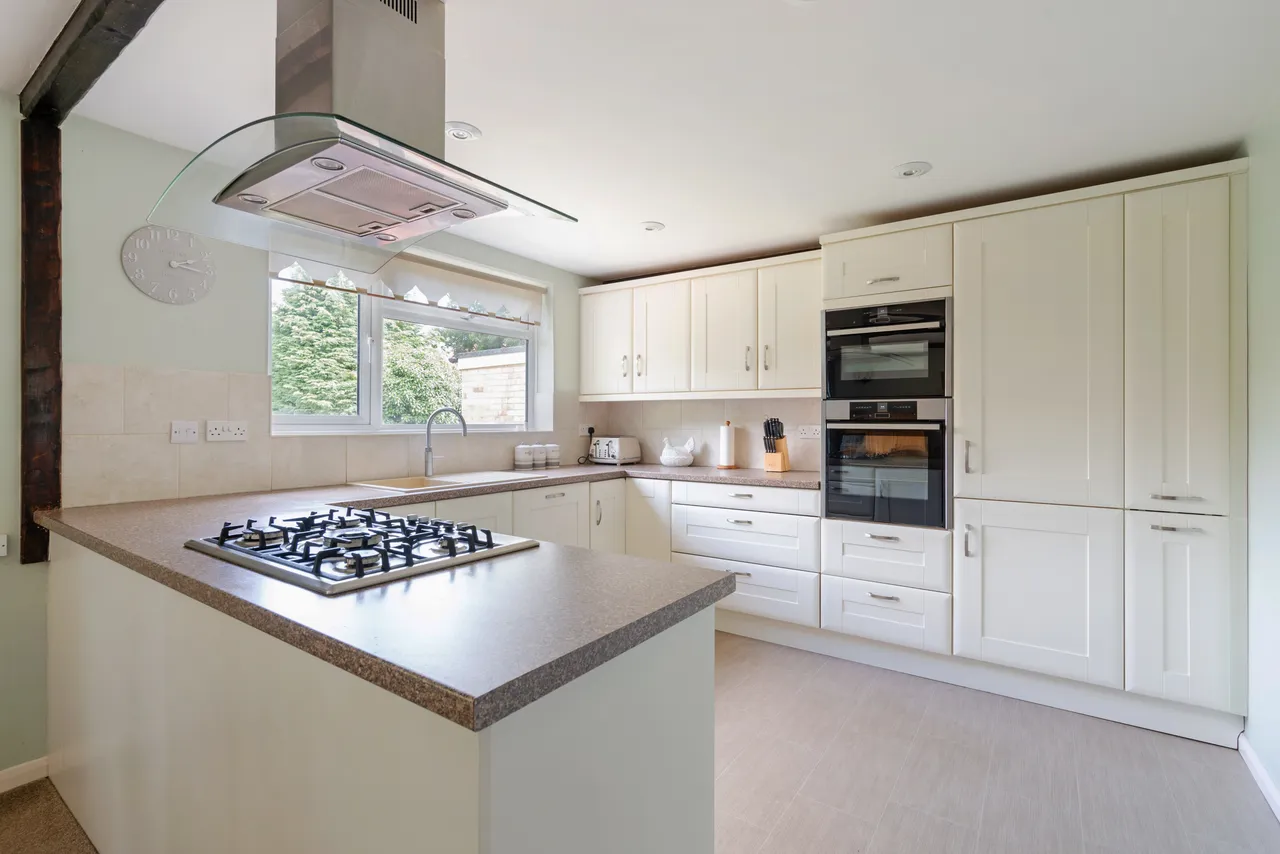 Allen Drive, Walters Ash, HP14, photo 6