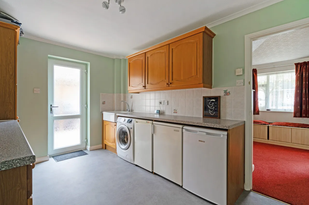 Allen Drive, Walters Ash, HP14, photo 8