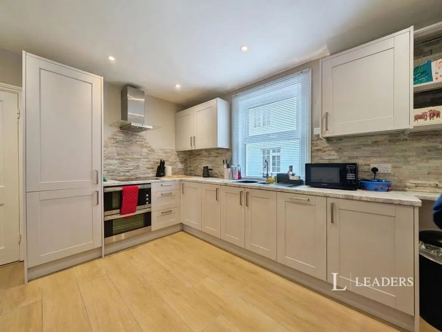 Hewlett Place, Cheltenham, GL52, photo 3