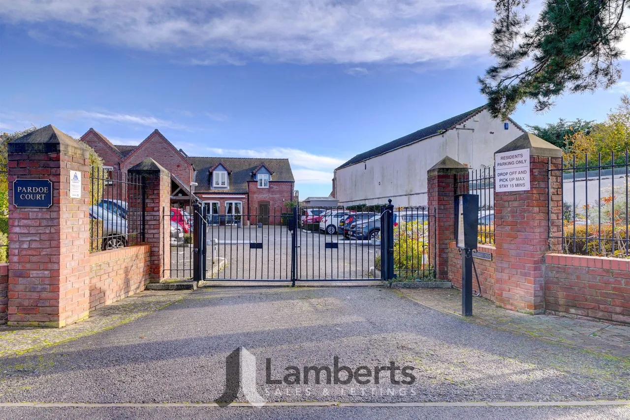 31 Pardoe Court New Road, Studley, photo 13