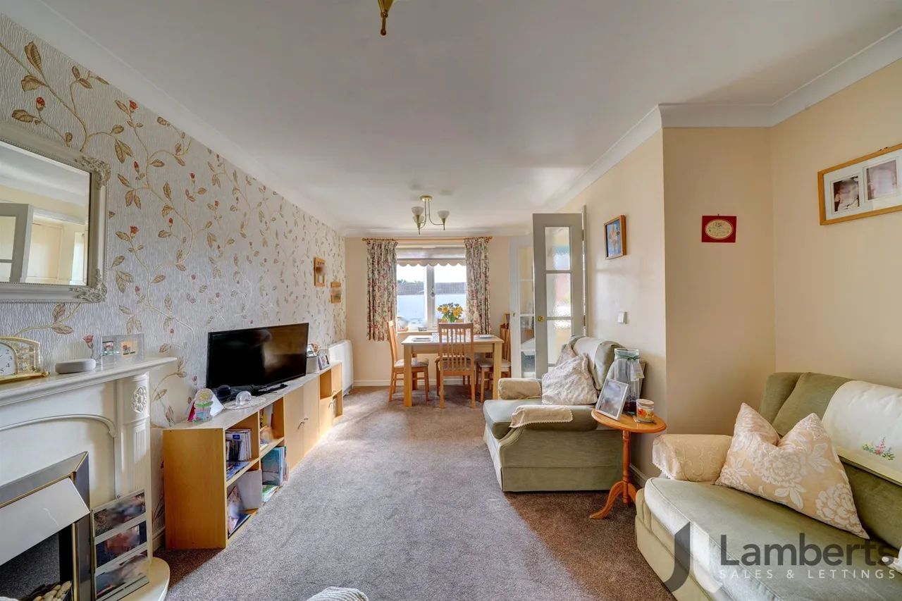 31 Pardoe Court New Road, Studley, photo 2