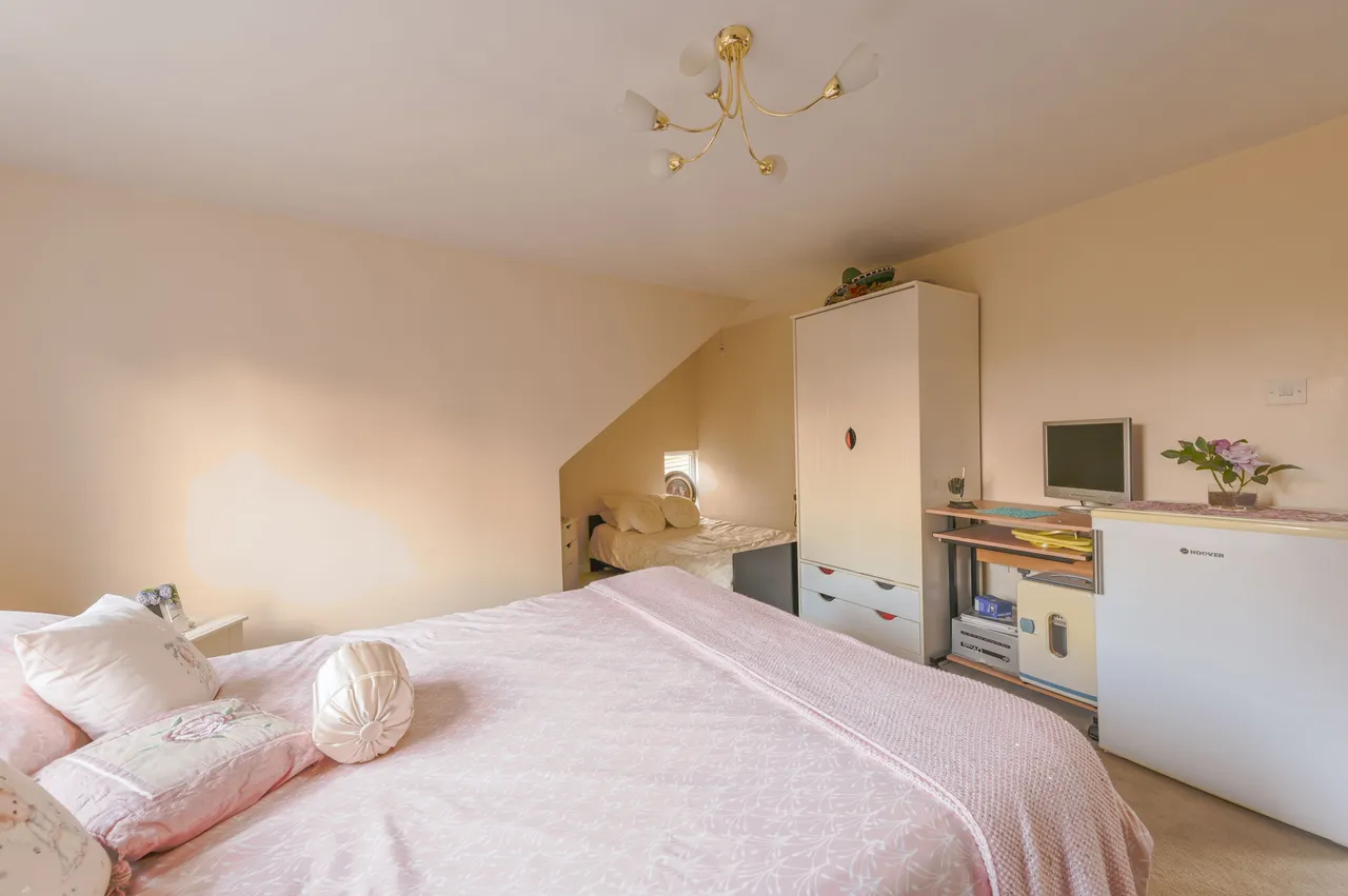 13 Mount Drive, Wembley, photo 6