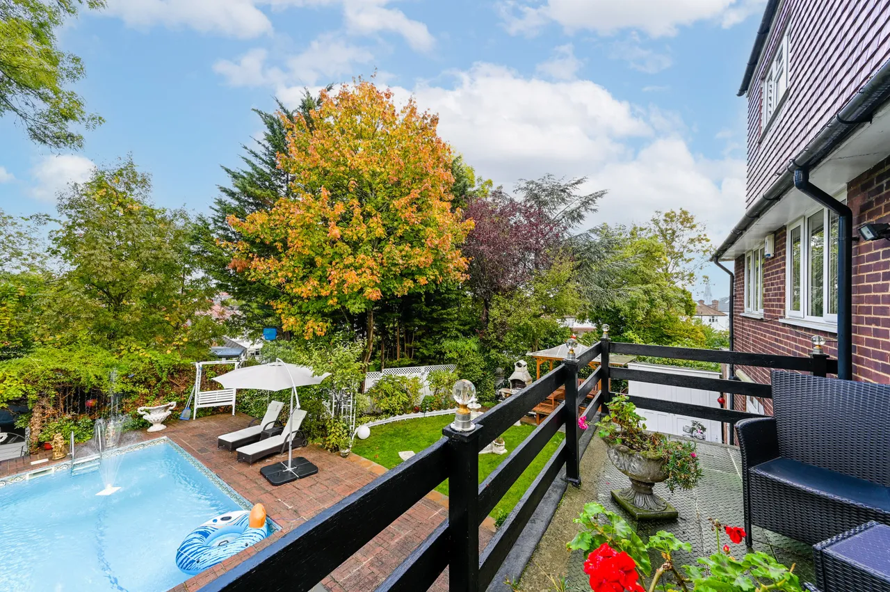 13 Mount Drive, Wembley, photo 11