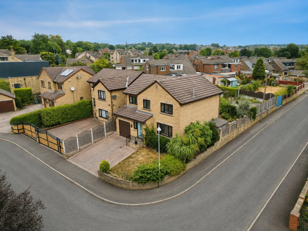 Manor Park Gardens, Gomersal, BD19, photo 18