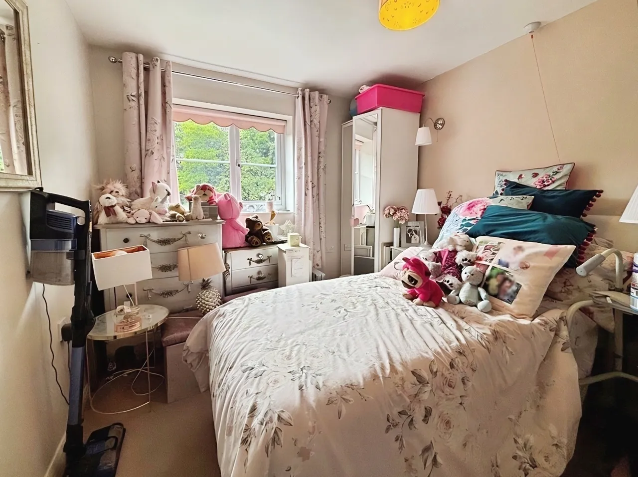 Oakfields, Lychpit, RG24, photo 4