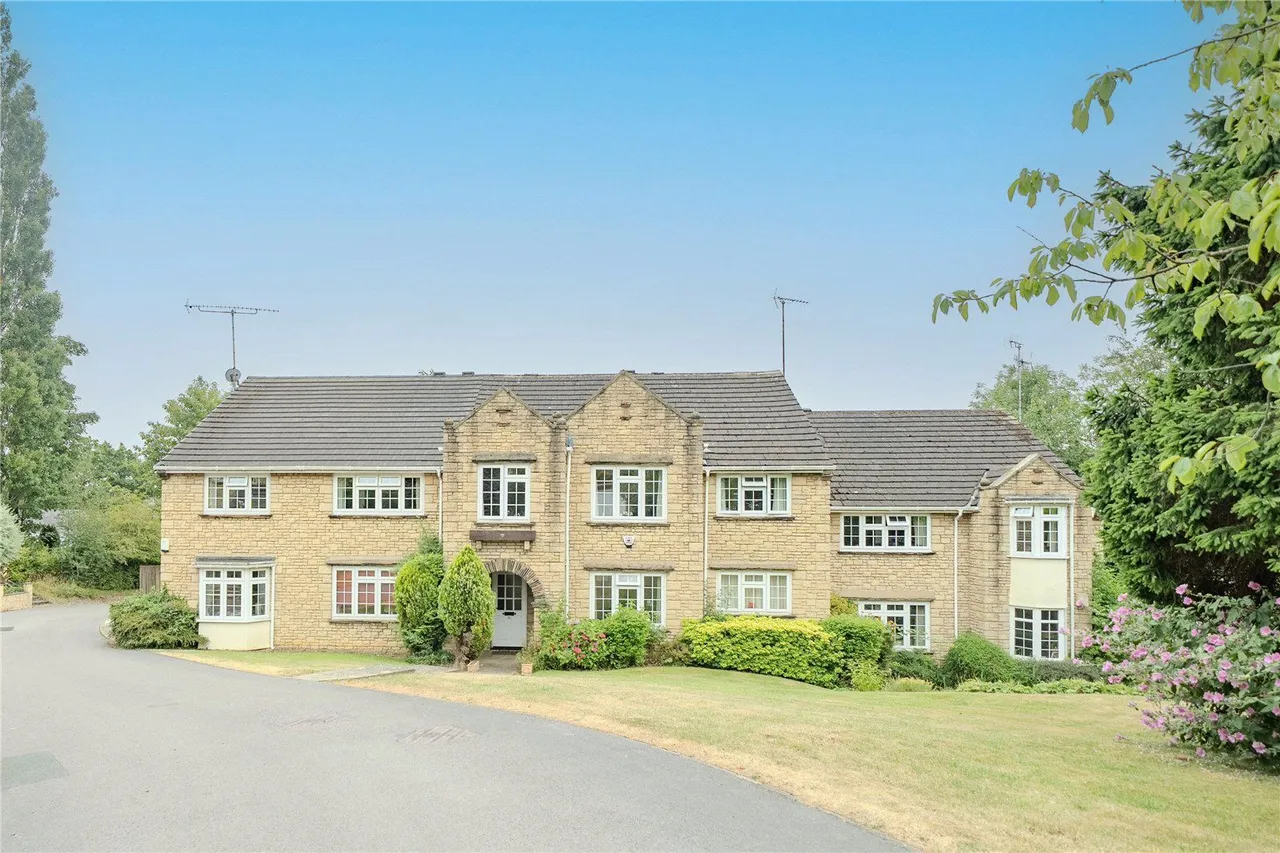 2 bed flat for sale, Glendower Park, Leeds, LS16