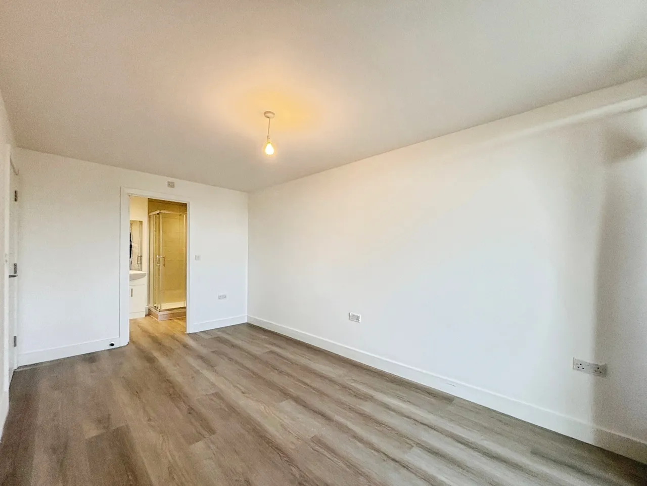Farnborough Road, Farnborough, Hampshire, GU14 7HN, photo 6