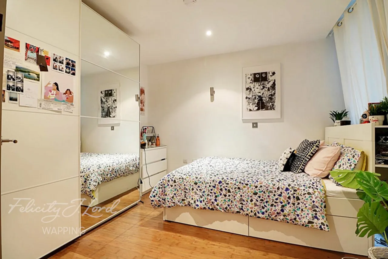 Plumbers Row, Aldgate, E1, photo 8