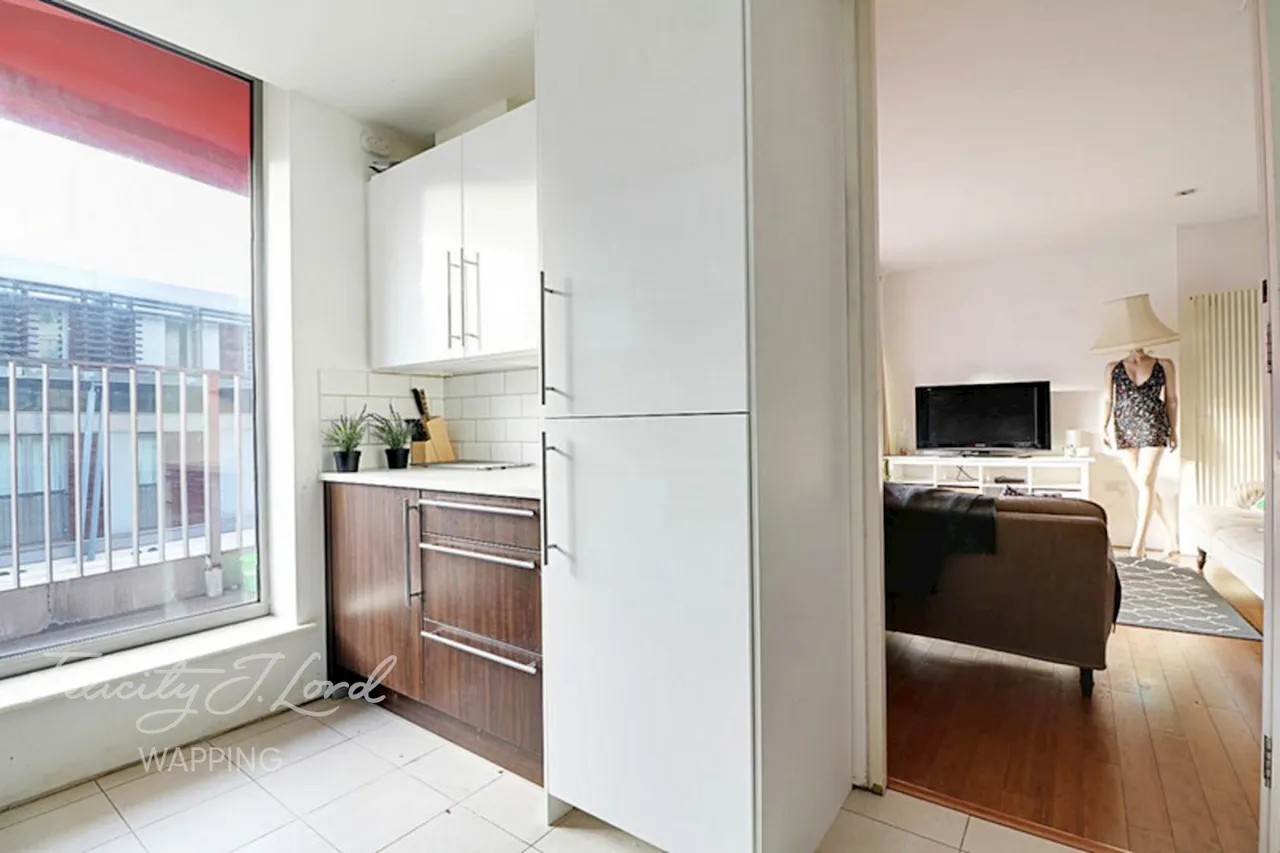 Plumbers Row, Aldgate, E1, photo 5
