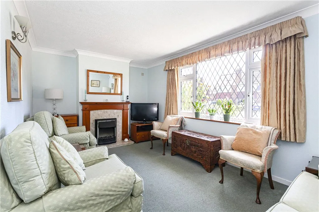 Chaplin Crescent, Sunbury-on-Thames, TW16, photo 8
