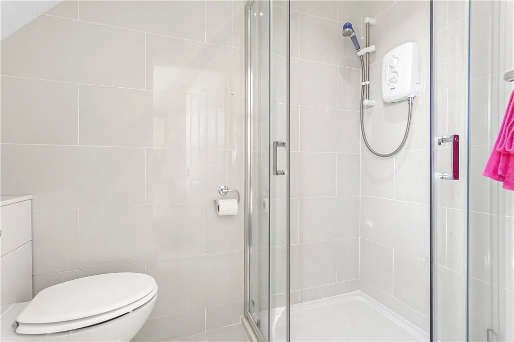 Chaplin Crescent, Sunbury-on-Thames, TW16, photo 10