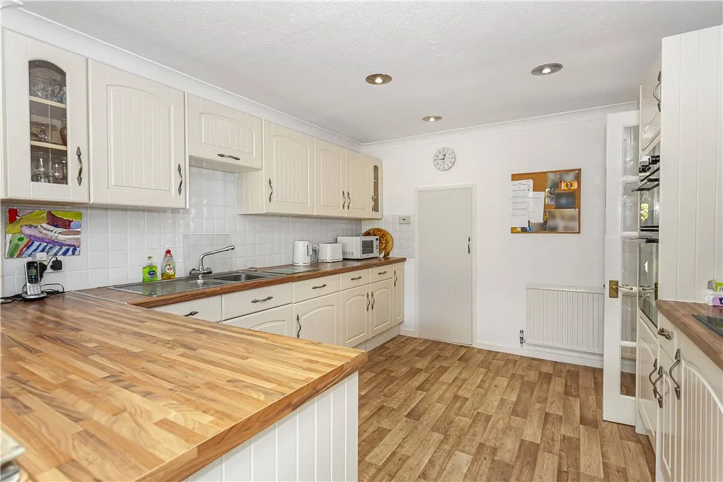 Chaplin Crescent, Sunbury-on-Thames, TW16, photo 6