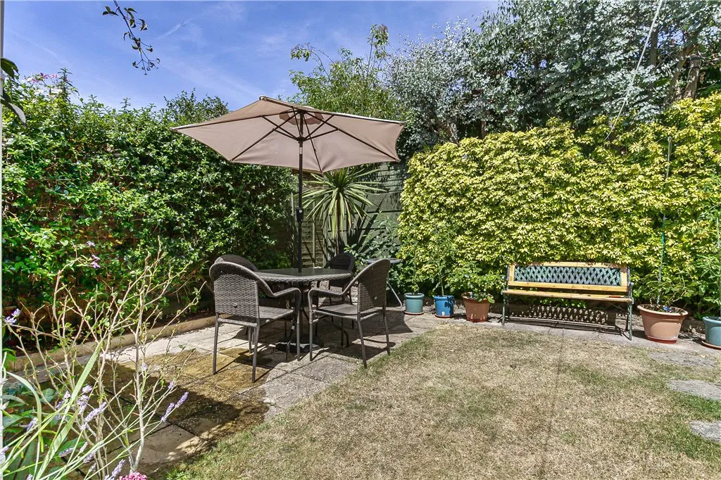 Chaplin Crescent, Sunbury-on-Thames, TW16, photo 13