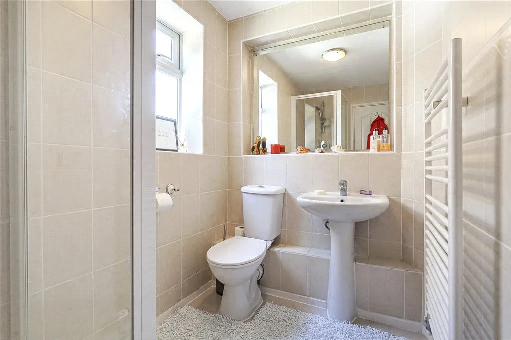 Chaplin Crescent, Sunbury-on-Thames, TW16, photo 12
