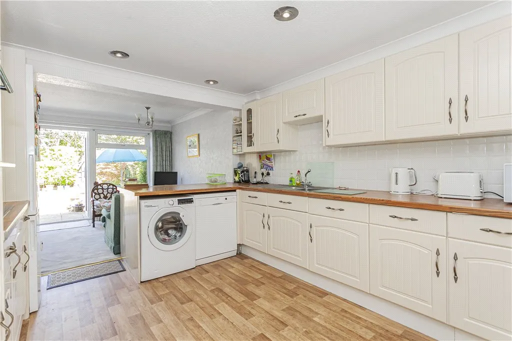 Chaplin Crescent, Sunbury-on-Thames, TW16, photo 7
