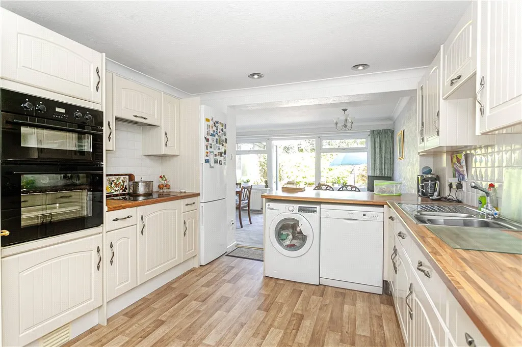 Chaplin Crescent, Sunbury-on-Thames, TW16, photo 3