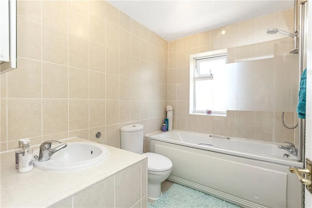 Chaplin Crescent, Sunbury-on-Thames, TW16, photo 11