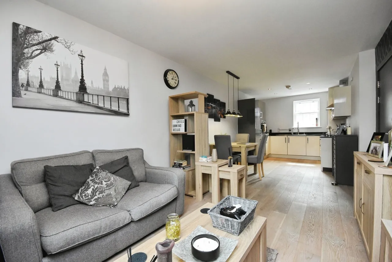 2 bed flat for sale — The Causeway, Great Baddow, Chelmsford, Essex, CM2
